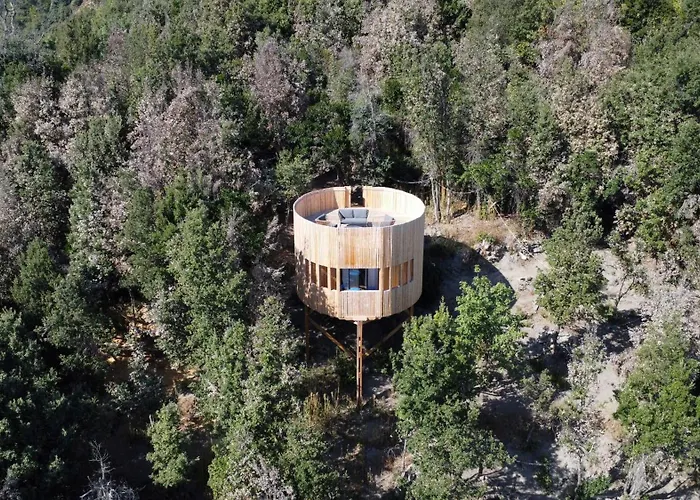 Les De Lutina 山林小屋