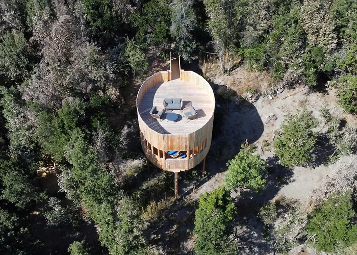 Les De Lutina 山林小屋