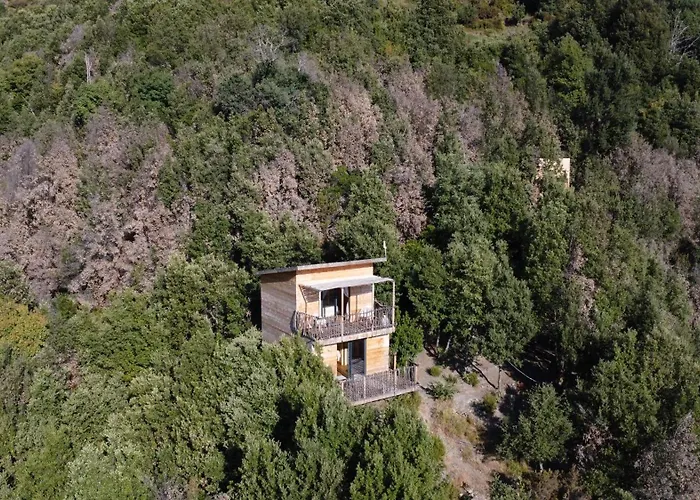 Les De Lutina 山林小屋