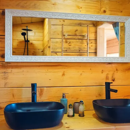 Les De Lutina Domek letniskowy