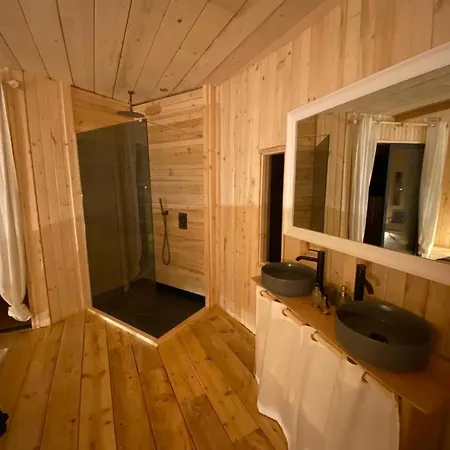 Lodge Les De Lutina